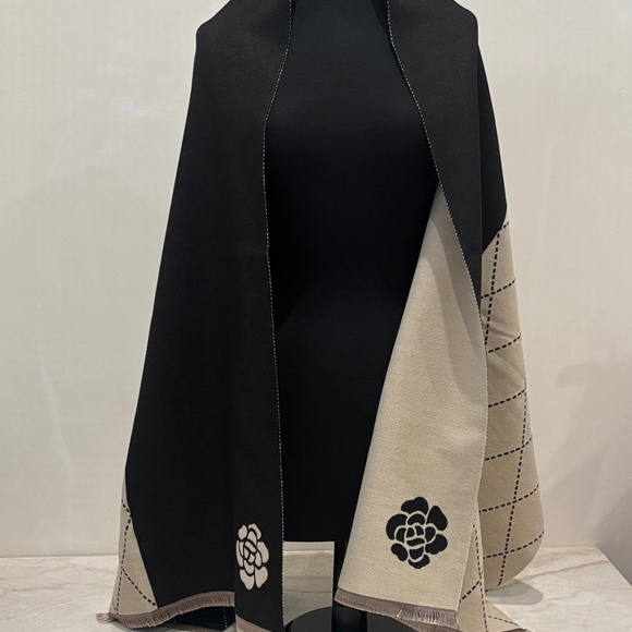 MOBAAK 2025 Autumn-Winter Beige & Black Camellia Scarf Shawl. NWOT - Picture 3 of 8